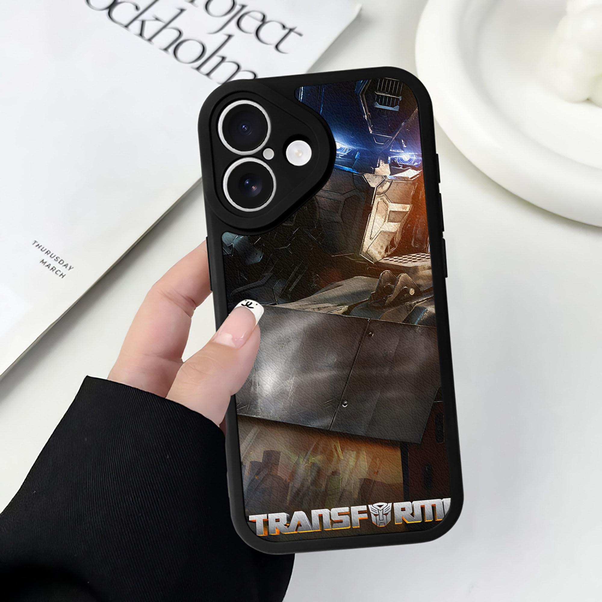 （画像用） Transformers トランスフォーマー 【iPhone 16シリーズ対応】シリコンスマホケース（レザー調） 材質：シリコン
